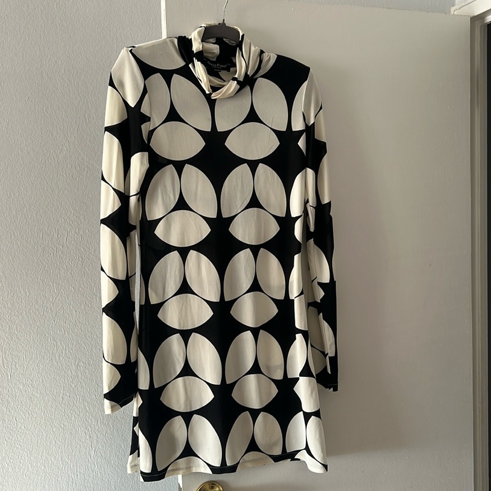 Adele Fado White and Black Italian Long Sleeve Dress. Size S. Preowned.